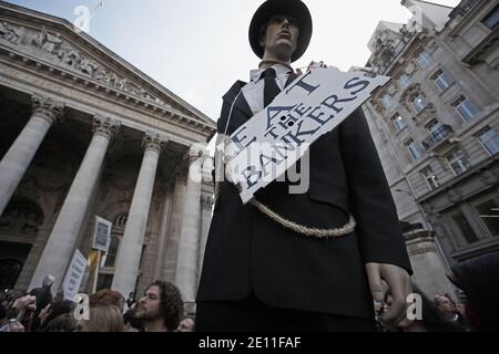 GREAT BRITAIN / England / London / A mannequin dressed as a banker is hanged from traffic light post outside the  during G20 demonstrations in the Cit Stock Photo