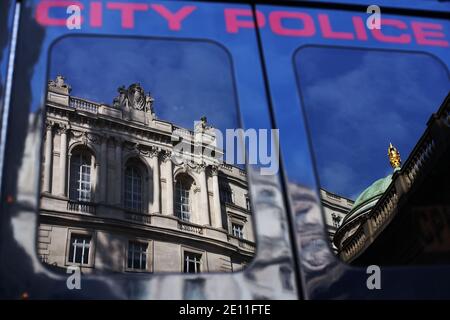 GREAT BRITAIN / England / Bank of England reflection on Police Van during the G20 World Leaders Summit . Stock Photo