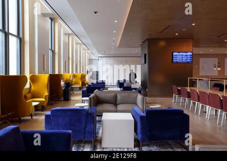 Seating area inside Amtrak Metropolitan Lounge in New York Penn Station's Moynihan Train Hall. Empire Station Complex, New York. Stock Photo
