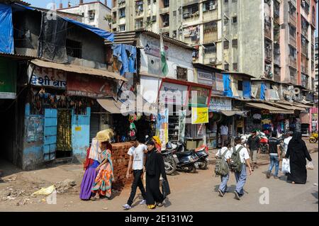 07.12.2011, Mumbai, Maharashtra, India, Asia - Everyday street scene with people in the slum of Dharavi, located in the heart of the Indian metropolis. Stock Photo