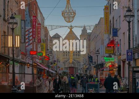 Anne street with shoppers in the evening. St. Ann’s Church in background.  Dublin. Ireland. Stock Photo