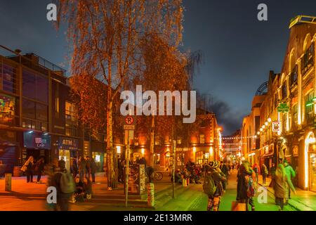Temple Bar Square at night.  Dublin, Ireland. Stock Photo