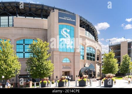 Chicago Sports Depot Outside of Guaranteed Rate Field in Chicago, IL  Editorial Image - Image of branding, center: 203591450