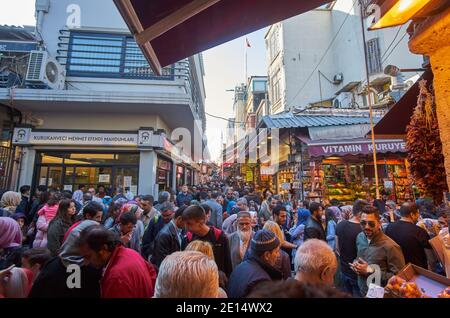 ISTANBUL, TURKEY, JUNE 18, 2019 - Unidentified people at Grand Bazaar in  Istanbul, Turkey. Grand Bazaar in Istanbul is one of the largest and oldest  covered markets in the world. 4469242 Stock Photo at Vecteezy