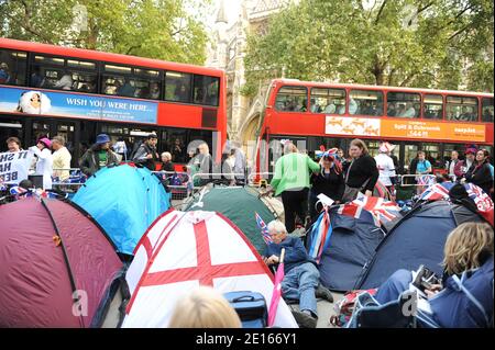 Atmosphere outside Westminster Abbey ahead of the wedding of Prince William and Kate Middleton to take place tomorrow, in London, UK on April 28, 2011. Photo by Thierry Orban/ABACAPRESS.COM Stock Photo