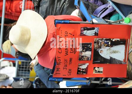 Atmosphere outside Westminster Abbey ahead of the wedding of Prince William and Kate Middleton to take place tomorrow, in London, UK on April 28, 2011. Photo by Thierry Orban/ABACAPRESS.COM Stock Photo