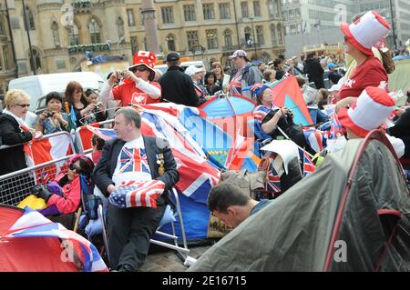 Atmosphere outside Westminster Abbey ahead of the wedding of Prince William and Kate Middleton to take place tomorrow, in London, UK on April 28, 2011. Photo by Thierry Orban/ABACAPRESS.COM Stock Photo