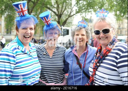 Atmosphere outside Westminster Abbey ahead of the wedding of Prince William and Kate Middleton to take place tomorrow, in London, UK on April 28, 2011. Photo by Thierry Orban/ABACAPRESS.COM Stock Photo