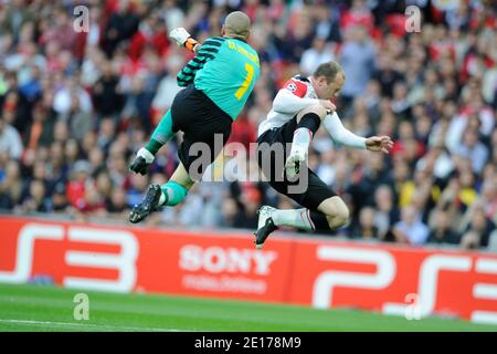 Barcelona's Victor Valdes battles Manchester United's Wayne Rooney during the Champion's League Final soccer match, Barcelona vs Manchester United, in London, England on May 28th, 2011. Manchester United won 0-0. Photo by Henri Szwarc/ABACAPRESS.COM arriving in the VIP Village of the Tennis French Open 2011 in Roland-Garros Stadium, Paris, France, on May 23th, 2011. Photo by Henri Szwarc/ABACAPRESS.COM Stock Photo