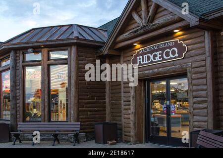 Mackinaw City, Michigan, USA - May 29, 2020: Exterior storefront of the Mackinaw Island Fudge Company. The island is world renowned for it's fudge. Stock Photo