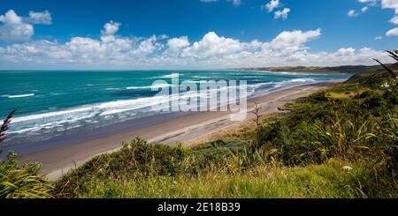 Panorama of Ngarunui beach, perfect surfing spot in Raglan, Waikato, New Zealand Stock Photo