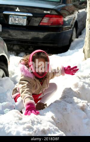 New York, NY, USA. 14 February, 2006. Young girl playing in the snow at Brooklyn. Credit: Steve Mack/Alamy Stock Photo