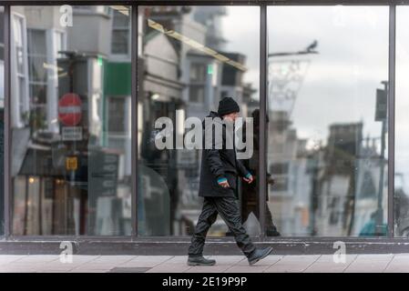 Brighton, January 5th 2021: The first day after the Prime Minister's announcement of a Tier 5 Lockdown throughout the UK led to Brighton's normally-busy streets being almost deserted this morning Credit: Andrew Hasson/Alamy Live News Stock Photo