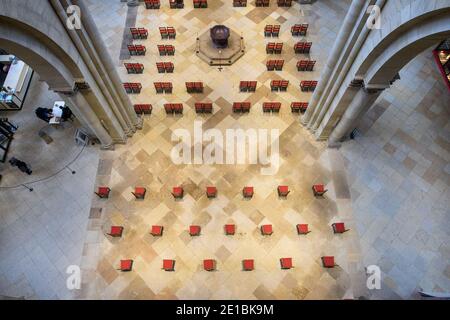 06 January 2021, Saxony-Anhalt, Magdeburg: Empty chairs stand during the Epiphany service in the Cathedral of Saint Maurice and Catherine in Magdeburg. Because of the spread of the coronavirus, only 100 participants were allowed for the service. Epiphany is a very old church festival and is celebrated on January 6. The word, derived from the Greek, means 'appearance' and refers to the appearance of God in the world with Christ's birth. In Saxony-Anhalt, January 6 is a public holiday. In the Catholic Church, January 6 is celebrated as 'Epiphany' or Three Kings' Day. Photo: Klaus-Dietmar Gabbert