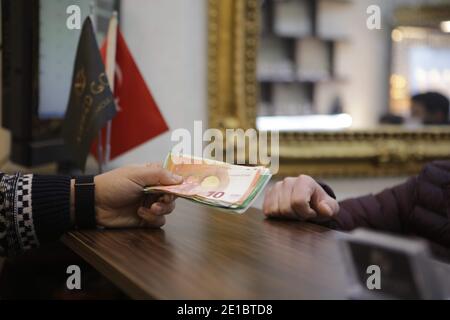 December 22, 2020, Gaziantep, Southeast Anatolia, Turkey: Gaziantep, Turkey. A money changer employee shows Euro banknotes in different denominations at a Bureau de Change store in Gaziantep, Turkey. The Euro banknotes are currently issued in seven denominations: â‚¬5; â‚¬10; â‚¬20; â‚¬50; â‚¬100; â‚¬200; and 500 euros. The supply of euro notes, which were first issued in 2002, is controlled by the European Central Bank (Credit Image: © Muhammad Ata/IMAGESLIVE via ZUMA Wire) Stock Photo