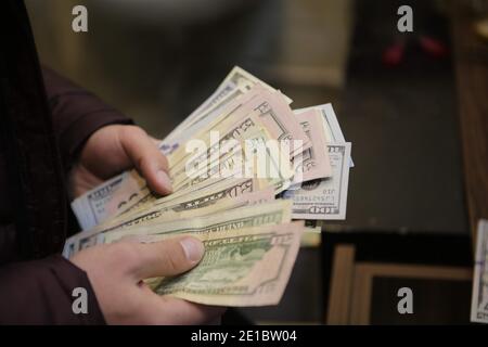 December 22, 2020, Gaziantep, Southeast Anatolia, Turkey: Gaziantep, Turkey. A money changer employee counts US dollar banknotes in different denominations at a Bureau de Change store in Gaziantep, Turkey. The US dollar banknotes are currently issued in $1, $2, $5, $10, $20, $50, and $100 notes by the USA's Federal Reserve (Credit Image: © Muhammad Ata/IMAGESLIVE via ZUMA Wire) Stock Photo