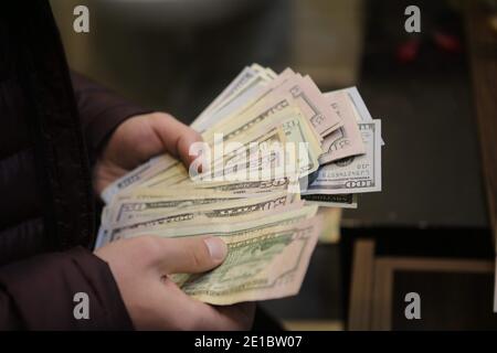 December 22, 2020, Gaziantep, Southeast Anatolia, Turkey: Gaziantep, Turkey. A money changer employee counts US dollar banknotes in different denominations at a Bureau de Change store in Gaziantep, Turkey. The US dollar banknotes are currently issued in $1, $2, $5, $10, $20, $50, and $100 notes by the USA's Federal Reserve (Credit Image: © Muhammad Ata/IMAGESLIVE via ZUMA Wire) Stock Photo