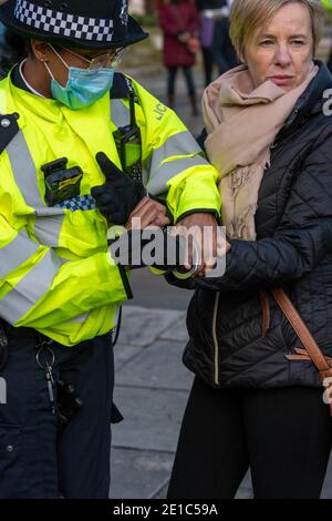 London, UK. 6th Jan, 2021. Small groups of anti lockdown protesters were in Parliament Square for the one day recall of the UK Parliament. Metropolitan police arrested many demonstrators using the lockdown regulations. Credit: Ian Davidson/Alamy Live News Stock Photo