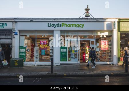 Edinburgh, Scotland - January 6 2021: The Lloyds Pharmacy location in Stockbridge, Edinburgh. Lloyds is large UK pharmacy chain. Stock Photo