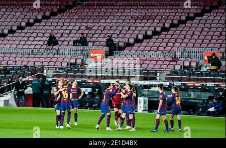 6th January 2021; Camp Nou, Barcelona, Spain. La Liga Womens league football FC Barcelona versus Rcd Espanyol; FC Barcelona team huddle before the Liga Iberdrola match Stock Photo