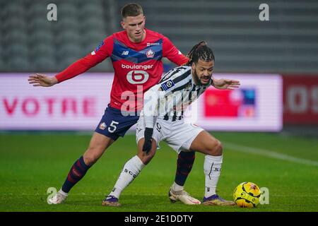 LILLE, FRANCE - JANUARY 6: Lois Diony of Angers SCO, Sven Botman of Lille OSC during the Ligue 1 match between Lille OSC and Angers SCO at Stade Pierre Mauroy on January 6, 2021 in Lille, France (Photo by Jeroen Meuwsen/BSR Agency/Alamy Live News)*** Local Caption *** Lois Diony, Sven Botman