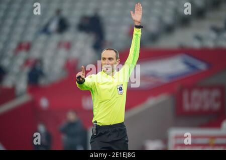LILLE, FRANCE - JANUARY 6: Referee Thomas Leonard during the Ligue 1 match between Lille OSC and Angers SCO at Stade Pierre Mauroy on January 6, 2021 in Lille, France (Photo by Jeroen Meuwsen/BSR Agency/Alamy Live News)*** Local Caption *** Thomas Leonard