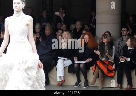 Anna Wintour London Fashion Week - Alexander McQueen memorial service held  at St Paul's Cathedral - Arrivals London, England Stock Photo - Alamy