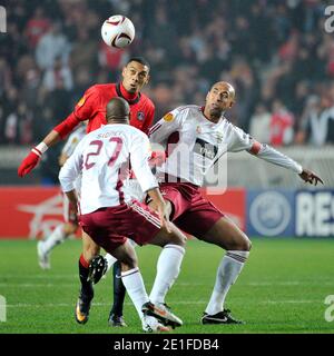 Guillaume Hoarau of Paris and Luisao of Benfica during the UEFA Europa League soccer match, Paris Saint-Germain FC vs SL Benfica at the Parc des Princes in Paris, France on March 18, 2011. The match ended in a 1-1 draw. Photo by Stephane Reix/ABACAPRESS.COM Stock Photo