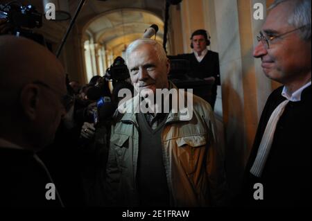 Frenchman Andre Bamberski arrives with his lawyers Francois Gibault (L) and Laurent de Caunes (R) at the Palais de Justice to attend German cardiologist Dieter Krombach's trial for the murder of Kalinka Bamberski, in Paris, France on March 29, 2011. The German doctor is accused of having raped and killed his then 14-year-old stepdaughter, Kalinka Bamberski, in the summer of 1982 while she was holidaying with her mother at Krombach's home at Lake Constance, southern Germany. A court in Germany ruled that Krombach could not be held responsible for the death, but in 1995 a court in Paris found th Stock Photo