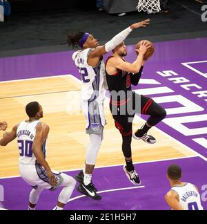 Sacramento, CA, USA. 6th Jan, 2021. Sacramento Kings forward Richaun Holmes (22) blocks shot by Chicago Bulls guard Zach LaVine (8) during a game at the Golden 1 Center on Wednesday, Jan 6, 2021 in Sacramento. Credit: Paul Kitagaki Jr./ZUMA Wire/Alamy Live News Stock Photo