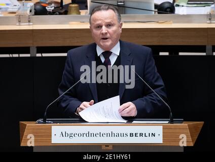 Berlin, Germany. 07th Jan, 2021. Georg Pazderski (AfD) speaks at the special session in the Berlin House of Representatives. The 69th plenary session of the House of Representatives is dedicated exclusively to the topic of the Corona pandemic as an extraordinary session. Credit: Bernd von Jutrczenka/dpa/Alamy Live News