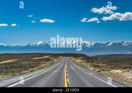 https://l450v.alamy.com/450v/2e1j3dx/toiyabe-mountains-view-from-hickison-summit-on-the-loneliest-road-hwy-50-great-basin-desert-near-austin-nevada-usa-2e1j3dx.jpg