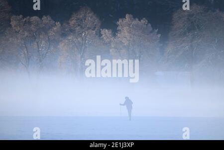 Schwangau, Germany. 07th Jan, 2021. A cross-country skier makes his way through the low-hanging fog. Credit: Karl-Josef Hildenbrand/dpa/Alamy Live News Credit: dpa picture alliance/Alamy Live News Stock Photo