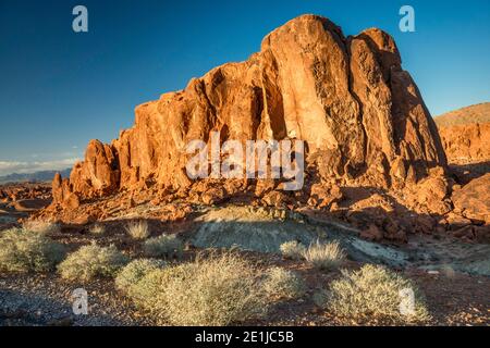 White Domes Road, sandstone rock formations in Valley of Fire State Park, Mojave Desert, Nevada, USA Stock Photo