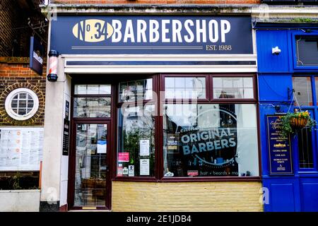 Leatherhead Surrey, London UK January 07 2021, Mens Barber Shop Closed Due To The Covid-19 Lockdown Stock Photo