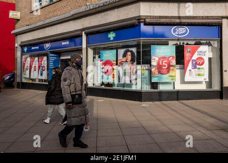 Uxbridge, UK.  7 January 2021. People pass a Boots pharmacy in Uxbridge, north west London, on the morning that the third national lockdown came in to effect. It is reported that some pharmacies may provide coronavirus vaccine services to assist in the national rollout.  The UK government has imposed tougher restrictions in an effort to combat a recently discovered variant strain as the number of Covid-19 related deaths and coronavirus cases continues to increase.  Boris Johnson, Prime Minister, is MP for the constituency of Uxbridge and South Ruislip.   Credit: Stephen Chung / Alamy Live News Stock Photo