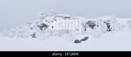 snow-capped cliffs and frosty trees on the mountain pass in winter Stock Photo
