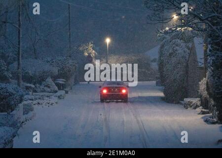 Flintshire, North Wales, UK 8th January 2021, UK Weather:  Freezing overnight temperatures have left many waking to well below zero temperatures this morning with heavy snowfall in the area too causing treacherous driving conditions.  A motorist tackling the difficult driving conditions in blizzard conditions in the village of Lixwm, North Wales © DGDImages/Alamy Live News Stock Photo