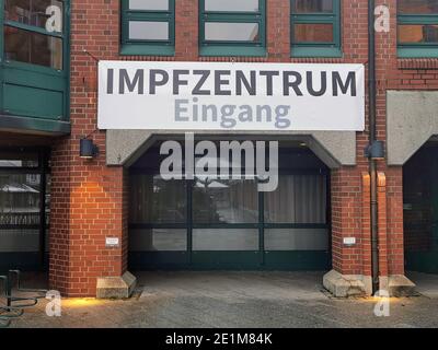 Eingang zu einem Impfzentrum für Covid-19 in Deutschland Stock Photo