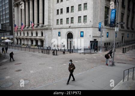 New York, USA. 8th Jan, 2021. Pedestrians walk in front of the New York Stock Exchange (NYSE), in New York, United States, Jan. 8, 2021. U.S. employers slashed 140,000 jobs in December, the first monthly decline since April 2020, as the recent COVID-19 spikes disrupted labor market recovery, the Labor Department reported Friday. The unemployment rate, which has been trending down over the past seven months, remained unchanged at 6.7 percent, according to the monthly employment report. Credit: Michael Nagle/Xinhua/Alamy Live News Stock Photo