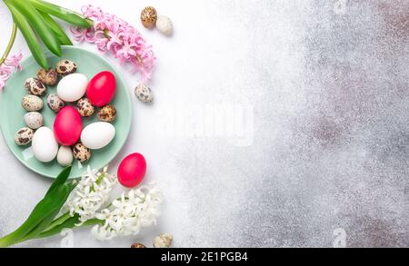Easter composition. Green mint plate, easter eggs, pink and white hyacinth on stone background. Horizontal banner. Copy space for text - Image Stock Photo