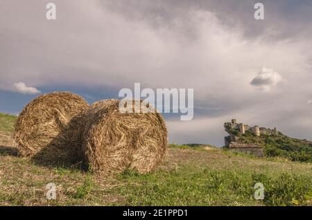 View of the Abruzzo landscape with Roccascalegna castle in the background Stock Photo