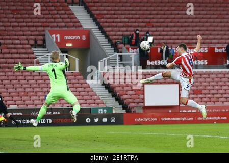 Sam Vokes of Stoke City (r) looks to chip the ball over Leicester City Goalkeeper Kasper Schmeichel but his effort also goes over the bar. The Emirates FA Cup 3rd round match, Stoke City v Leicester City at the Bet365 Stadium in Stoke on Trent on Saturday 9th January 2021. this image may only be used for Editorial purposes. Editorial use only, license required for commercial use. No use in betting, games or a single club/league/player publications.pic by Chris Stading/Andrew Orchard sports photography/Alamy Live News Stock Photo