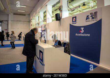 Naples, Italy. 09th Jan, 2021. The vaccination campaign in the Covid-19 Vaccine Center of ASL Napoli 1 Centro at the Mostra d'Oltremare in Naples, Italy on January 9, 2021. Second day of the vaccination campaign, fifteen stations for the administration of Pfizer Bhiontech vaccine. (Photo by Alessandro Barone/Pacific Press/Sipa USA) Credit: Sipa USA/Alamy Live News Stock Photo