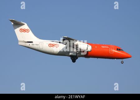 TNT Airways BAe 146-300QT with registration OO-TAH on short final for runway 01 of Brussels Airport. Stock Photo