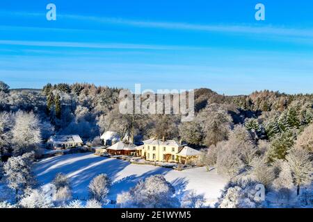 DIVIE OR EDINKILLIE RAILWAY VIADUCT MORAY SCOTLAND VIEW FROM VIADUCT TO SNOW COVERED  HOUSES EDINKILLIE CHURCH AND TREES Stock Photo