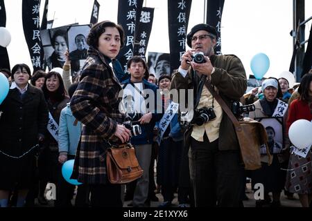 JOHNNY DEPP and MINAMI in MINAMATA (2020), directed by ANDREW LEVITAS. Credit: Metalwork Pictures/Head Gear Films/Infinitum Nihil/Kreo Films FZ/Metrol Technology / Album Stock Photo