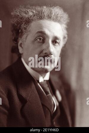 Albert Einstein (1879–1955), German-born theoretical physicist who developed the theory of relativity, in a portrait by Harris & Ewing Studio in 1921, the year Einstein received the Nobel Prize for Physics. Stock Photo