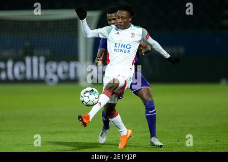 LEUVEN, BELGIUM - JANUARY 10: L-R: Kamal Sowah of OH Leuven during the Pro League match between OH Leuven and RSC Anderlecht at Eneco Stadium on January 10, 2021 in Leuven, Belgium (Photo by Perry van de Leuvert/BSR AgencyOrange PicturesAlamy Live News) Stock Photo