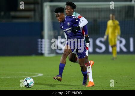 LEUVEN, BELGIUM - JANUARY 10: L-R: Albert Sambi Lokonga of Anderlecht, Kamal Sowah of OH Leuven during the Pro League match between OH Leuven and RSC Stock Photo